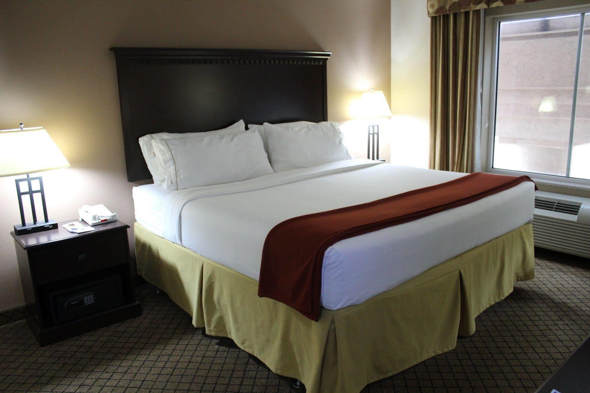 Holiday Inn Express Hotel & Suites Sedalia By Ihg Eksteriør bilde