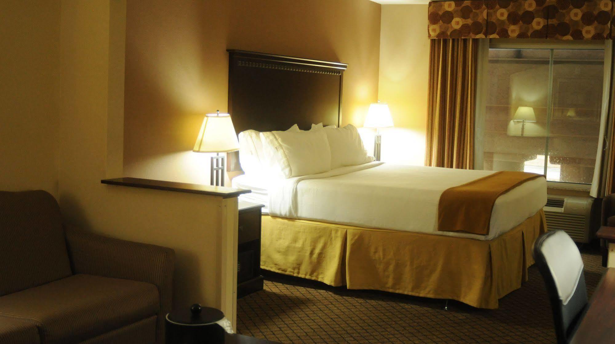 Holiday Inn Express Hotel & Suites Sedalia By Ihg Eksteriør bilde